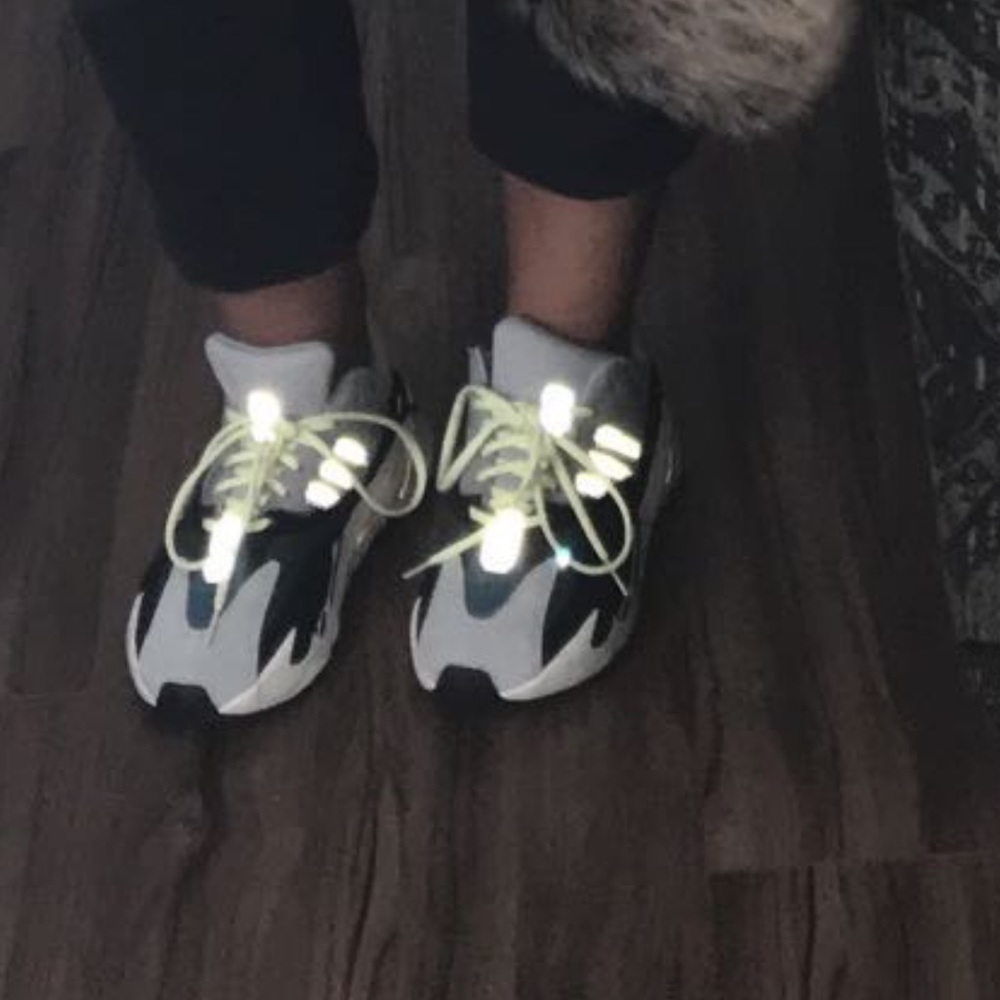 Like New YEEZY Wave Runners - Picture 3 of 9